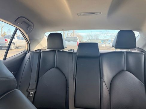 Used 2022 Toyota Camry XLE image 2