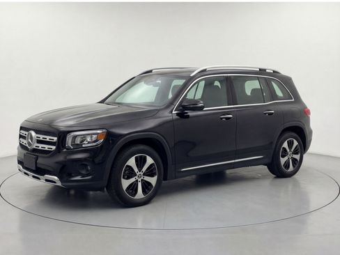 Used 2025 Mercedes-Benz GLB 250 4MATIC image 3