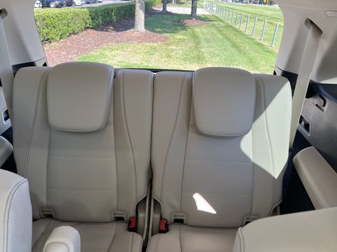 Used 2024 Mercedes-Benz GLS 450 4MATIC image 32