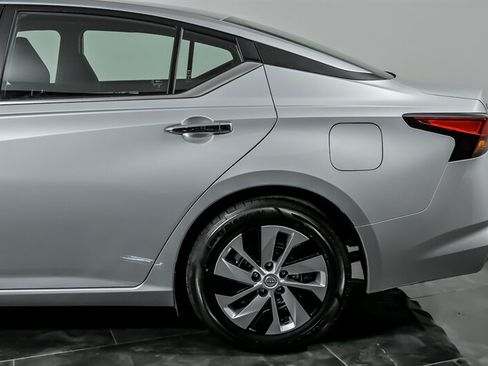 Used 2024 Nissan Altima 2.5 S FWD image 7