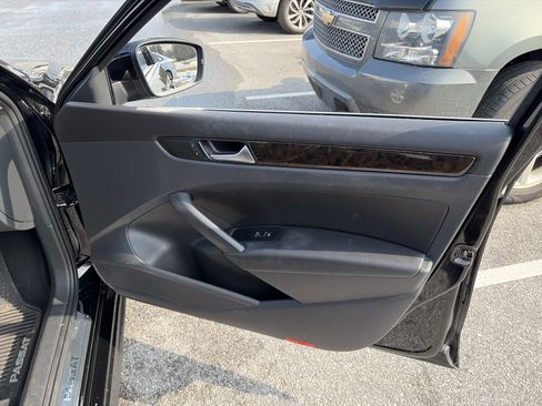 Used 2014 Volkswagen Passat 1.8T SEL Premium image 22