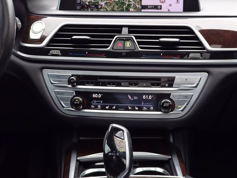 Used 2016 BMW 750i xDrive AWD/4WD image 12