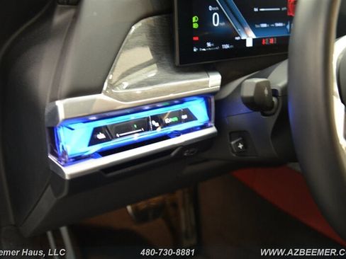 Used 2024 BMW 740i w/ M Sport Professional Package image 28