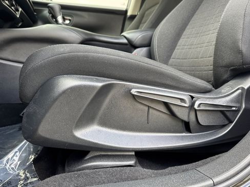 Used 2025 Honda HR-V LX image 15