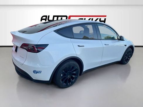 Used 2021 Tesla Model Y Long Range AWD/4WD image 7