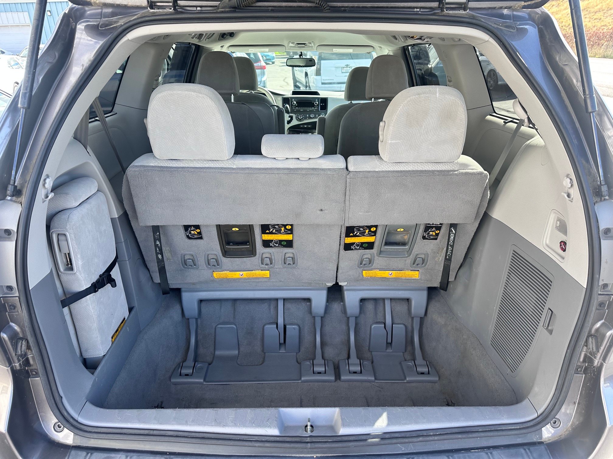 Used 2011 Toyota Sienna LE FWD image 9