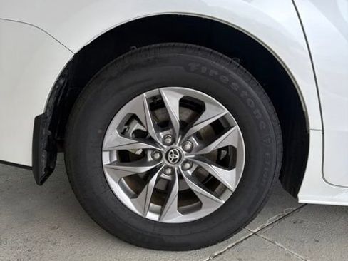 Used 2026 Toyota Sienna XLE AWD/4WD image 10