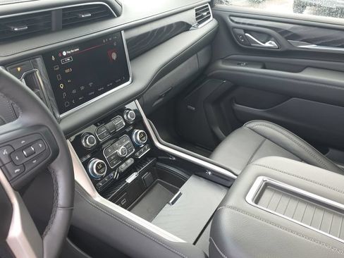 Used 2024 GMC Yukon Denali RWD image 21