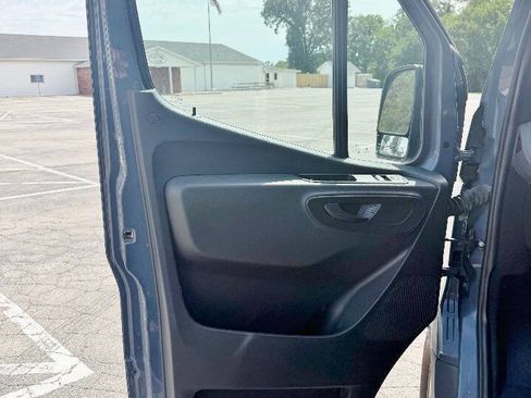Used 2019 Mercedes-Benz Sprinter 144 image 9