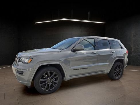 Used 2020 Jeep Grand Cherokee Altitude AWD/4WD image 3