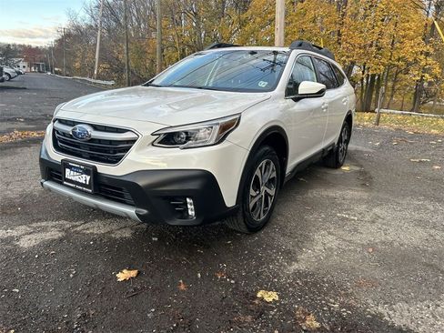 Certified 2022 Subaru Outback Limited image 4