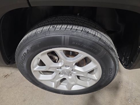 Used 2018 Jeep Renegade Latitude w/ Cold Weather Group image 10