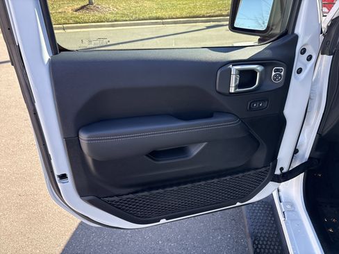 Used 2023 Jeep Wrangler Sahara image 15