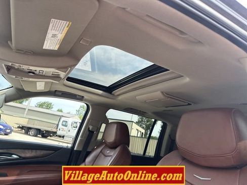 Used 2020 Cadillac Escalade ESV Premium Luxury AWD/4WD image 17