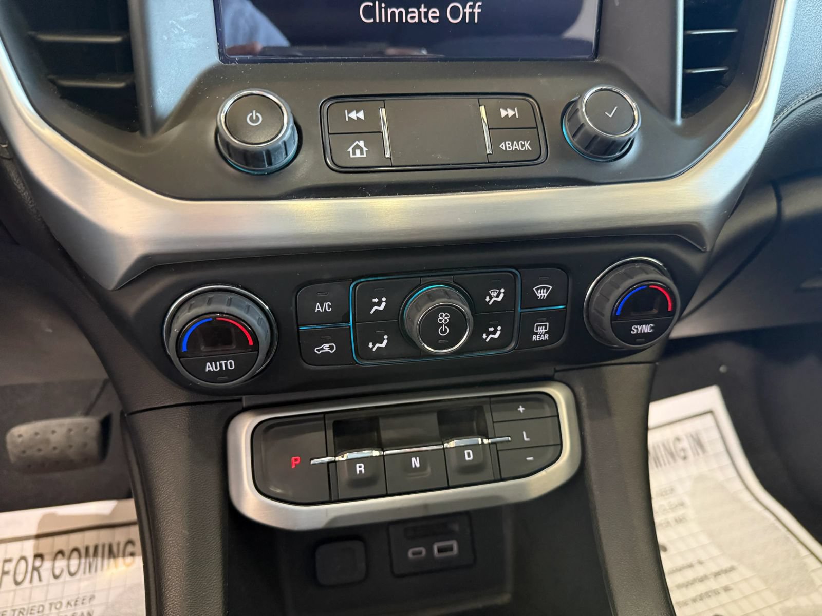 Used 2022 GMC Acadia SLE w/ Driver Convenience Package FWD image 19