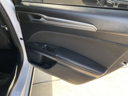 Used 2019 Ford Fusion SE image 13