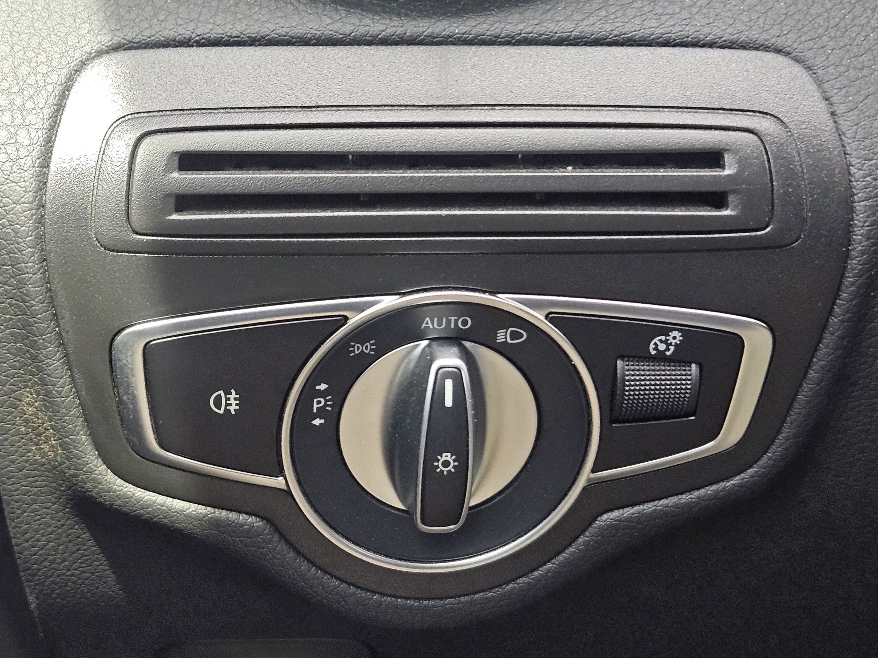 Used 2020 Mercedes-Benz GLC 300 image 14