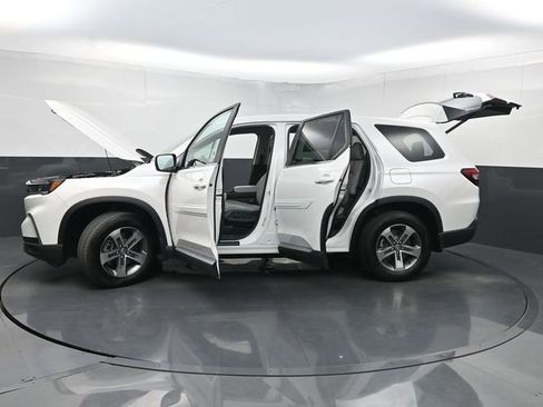 Used 2025 Honda Pilot EX-L image 42