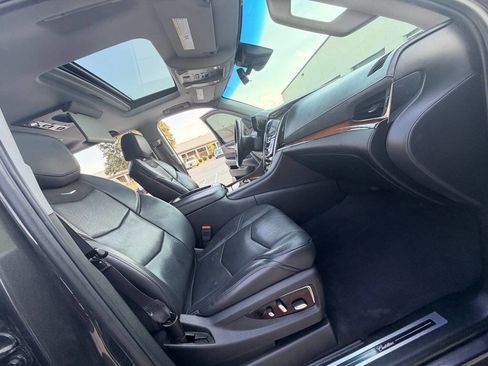 Used 2017 Cadillac Escalade Luxury image 27