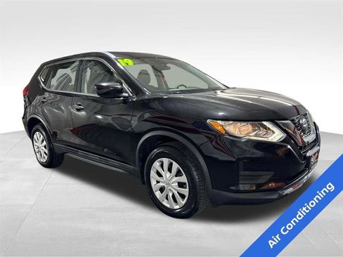 Used 2019 Nissan Rogue S image 3