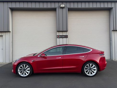 Used 2018 Tesla Model 3 Long Range image 3
