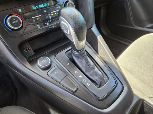 Used 2017 Ford Focus SE FWD image 20