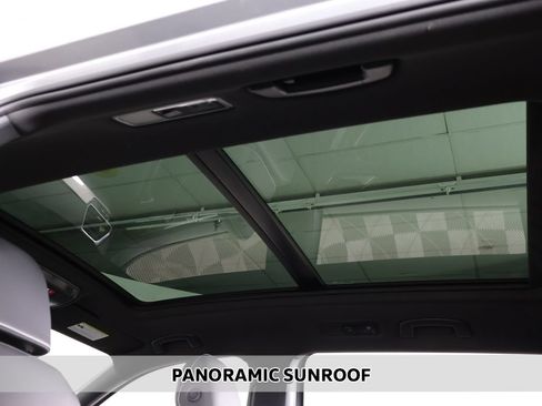 Used 2024 Volkswagen Tiguan SE R-Line AWD/4WD image 3