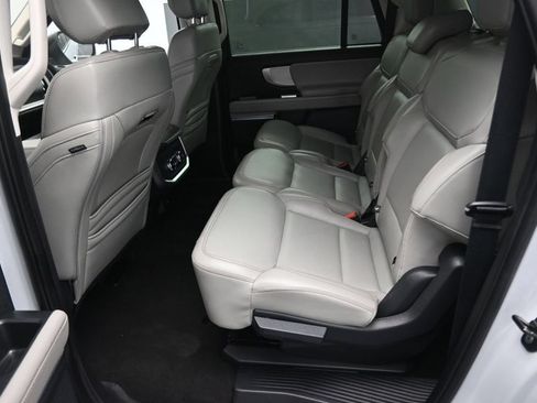 Used 2025 Ford Expedition Max Active AWD/4WD image 14