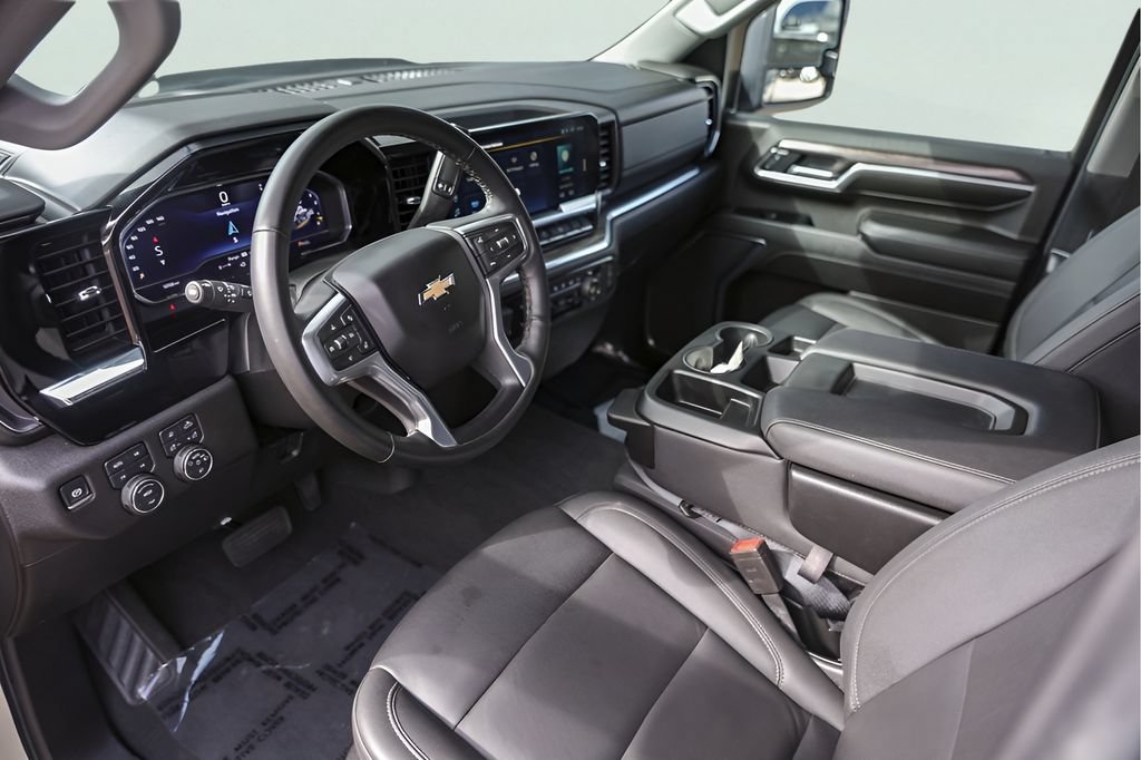 Used 2025 Chevrolet Silverado 2500 LTZ AWD/4WD image 13