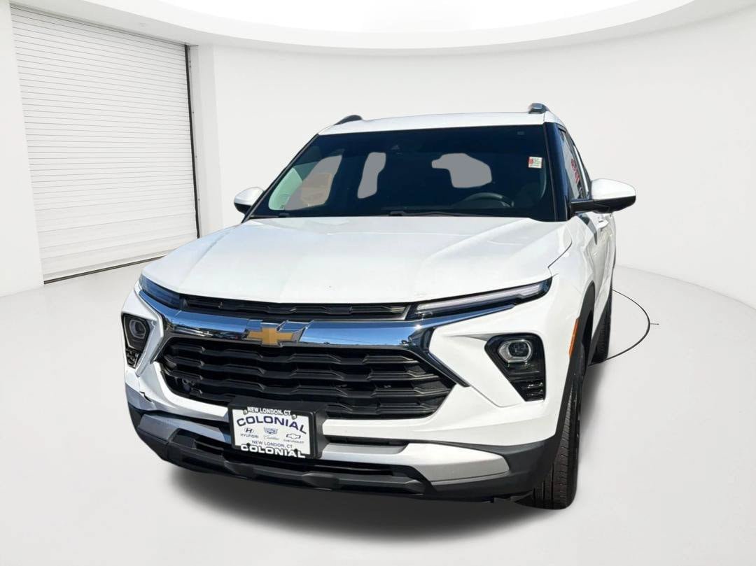 Used 2024 Chevrolet TrailBlazer LT AWD/4WD image 2