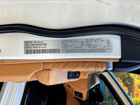 New 2025 Jeep Grand Cherokee Summit image 14