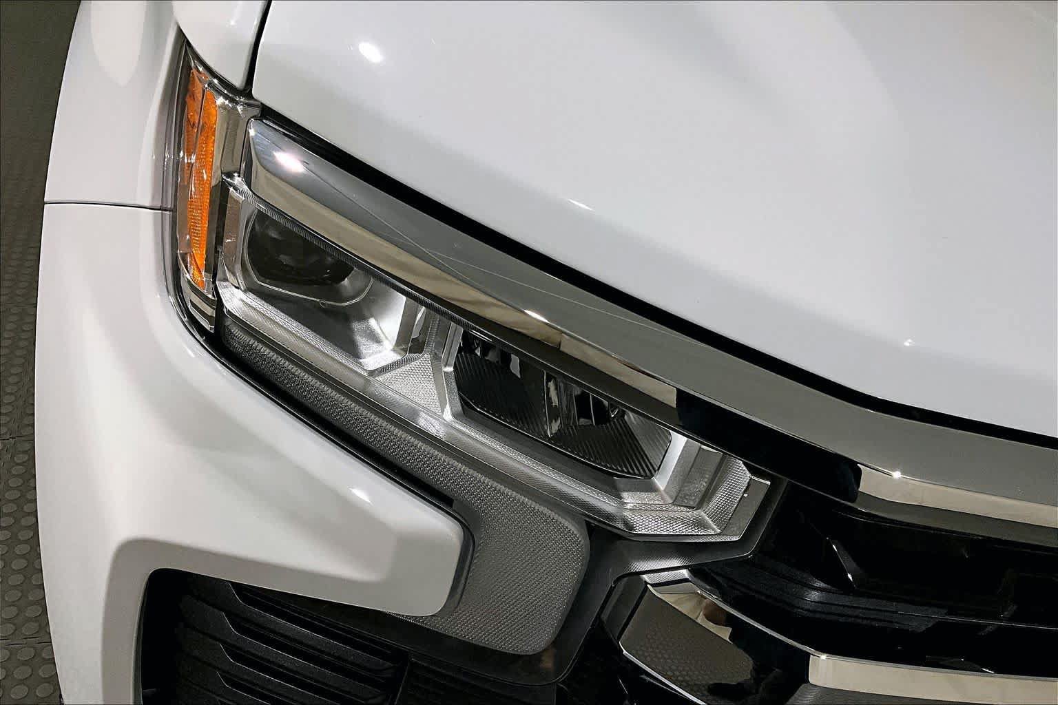 Used 2023 Chevrolet Silverado 1500 LT AWD/4WD image 25