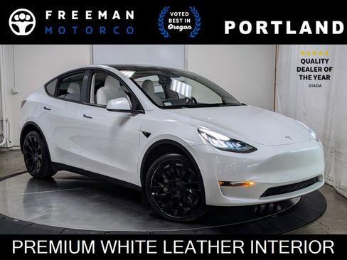 Used 2022 Tesla Model Y Long Range image 1