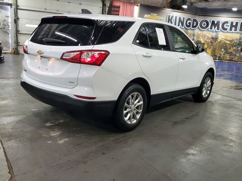 Used 2021 Chevrolet Equinox LS w/ LS Convenience Package AWD/4WD image 4