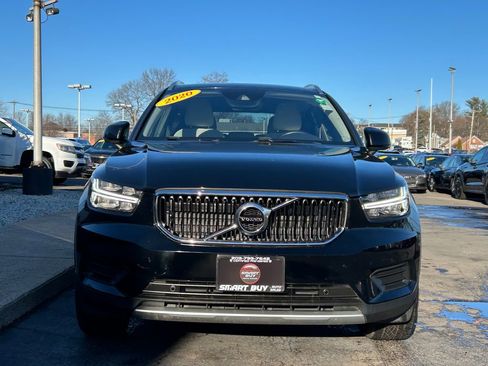 Used 2020 Volvo XC40 T4 Momentum w/ Premium Package image 3