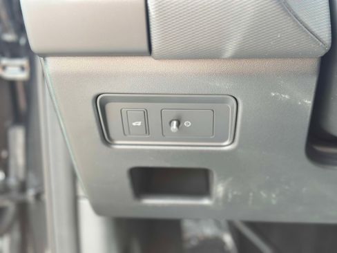 New 2026 Land Rover Discovery Limited Edition image 25