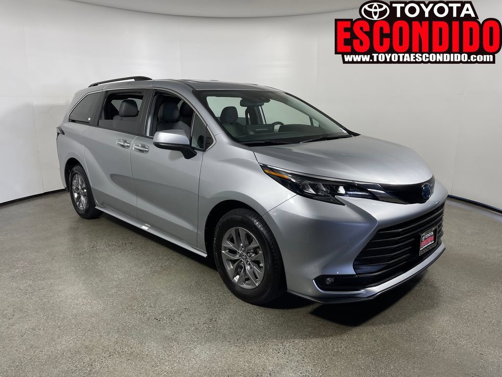 Certified 2025 Toyota Sienna XLE FWD 360° Tour