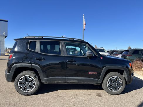 Used 2016 Jeep Renegade Trailhawk w/ Premium Trailhawk Package image 9