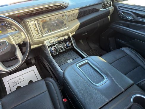 Used 2021 GMC Yukon XL Denali w/ LPO, Illumination Package AWD/4WD image 10
