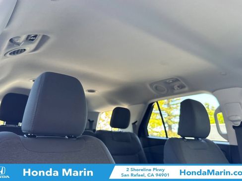Used 2025 Ford Explorer Active AWD/4WD image 21