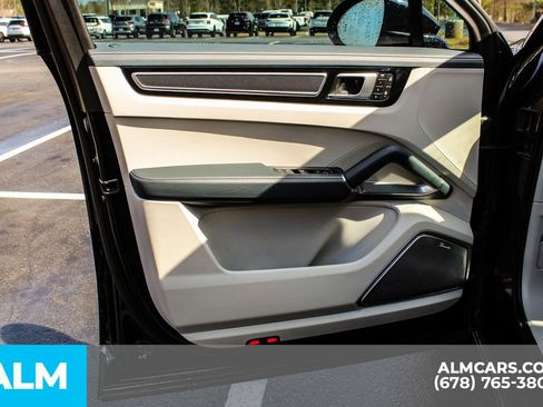 Used 2023 Porsche Cayenne Turbo image 36