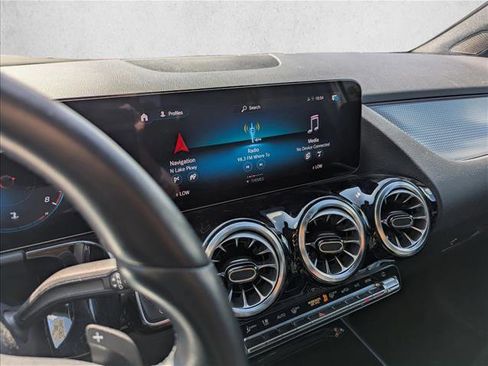 Used 2022 Mercedes-Benz GLA 250 4MATIC w/ Premium Package Lite image 11