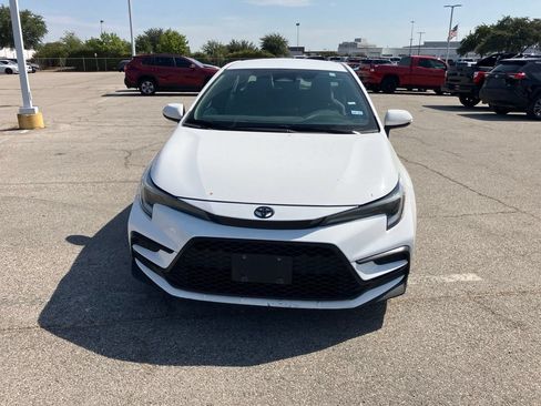 Used 2024 Toyota Corolla SE FWD image 2