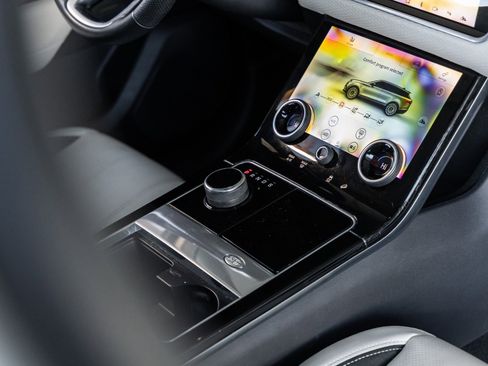 Used 2019 Land Rover Range Rover Velar S image 27