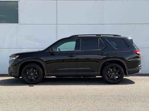Used 2025 Honda Pilot Black Edition image 4