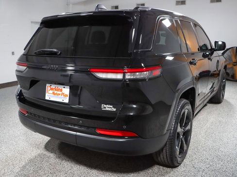 Used 2023 Jeep Grand Cherokee Altitude image 7