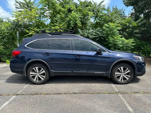 Used 2018 Subaru Outback 3.6R Limited AWD/4WD image 2