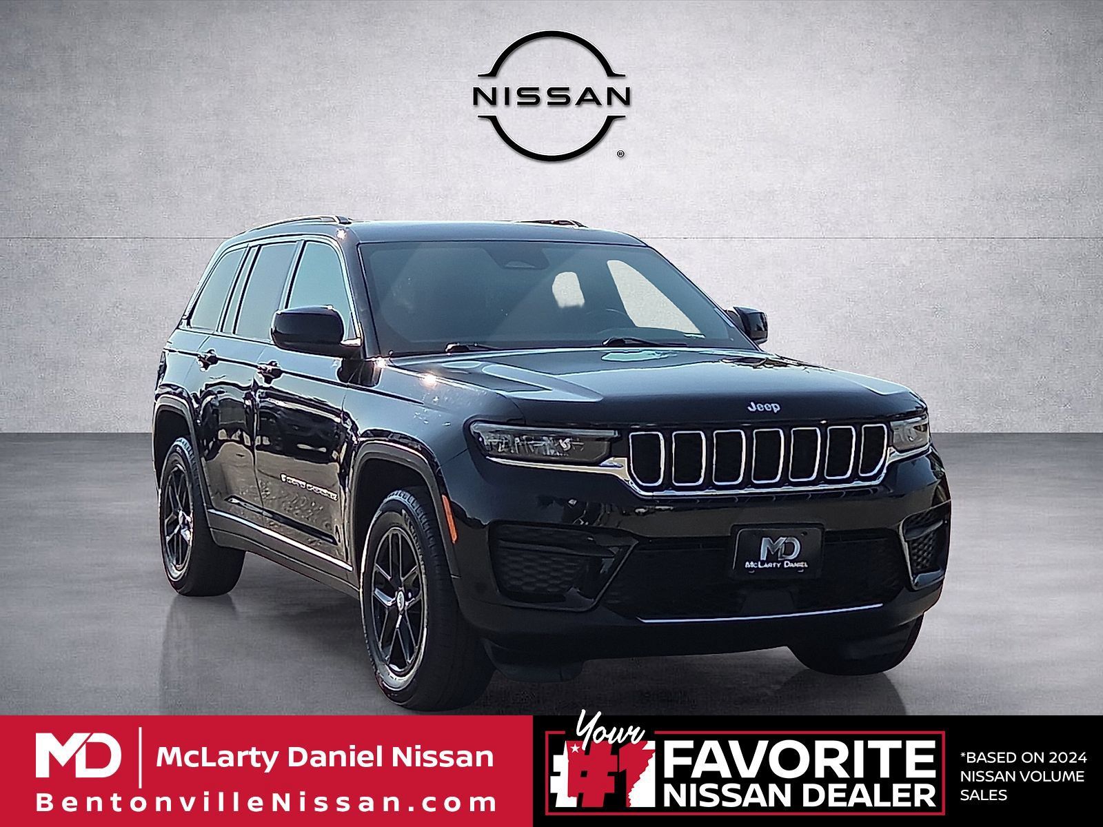 Used 2024 Jeep Grand Cherokee Laredo X RWD image 1