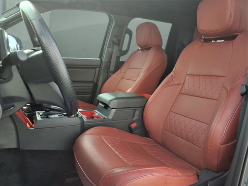 Used 2025 Toyota Tacoma SR image 18