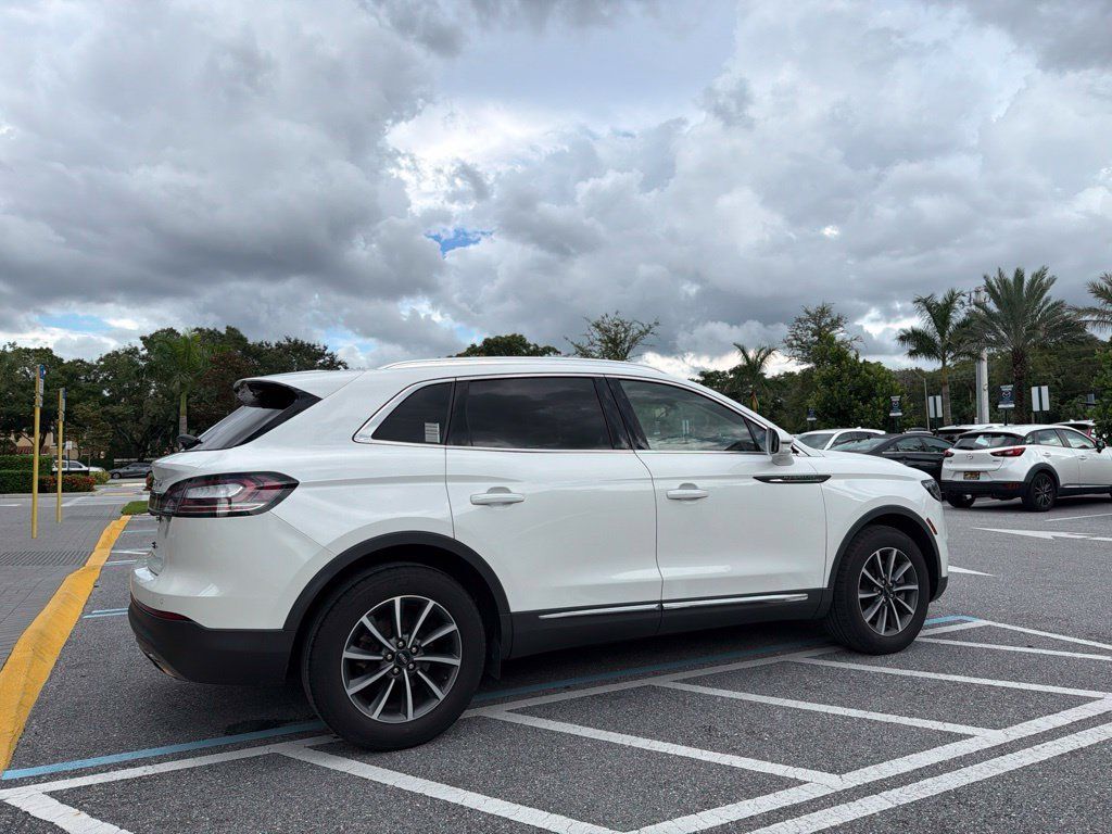 Used 2022 Lincoln Nautilus FWD image 6